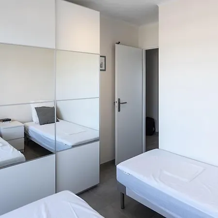 T4 Avec Terrasse, 3 Chambres, 6 Pers, Proche Plage - Fr-1-803-56 Apartment *