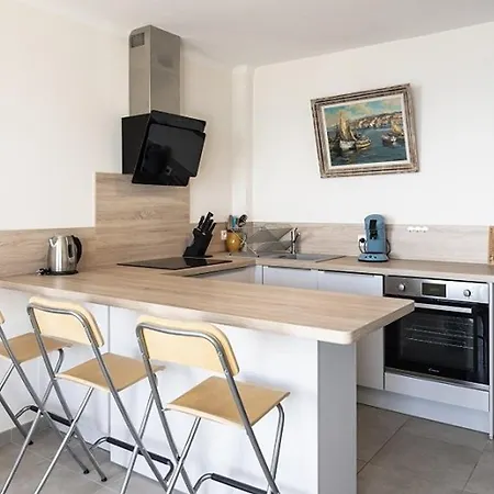 T4 Avec Terrasse, 3 Chambres, 6 Pers, Proche Plage - Fr-1-803-56 *