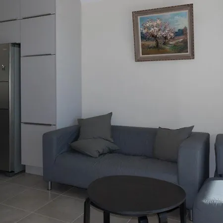 Apartment T4 Avec Terrasse, 3 Chambres, 6 Pers, Proche Plage - Fr-1-803-56