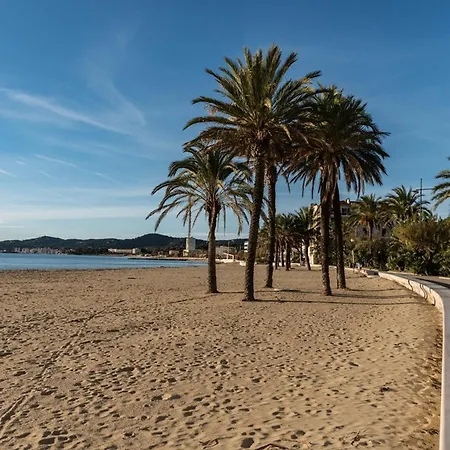 Apartment T4 Avec Terrasse, 3 Chambres, 6 Pers, Proche Plage - Fr-1-803-56